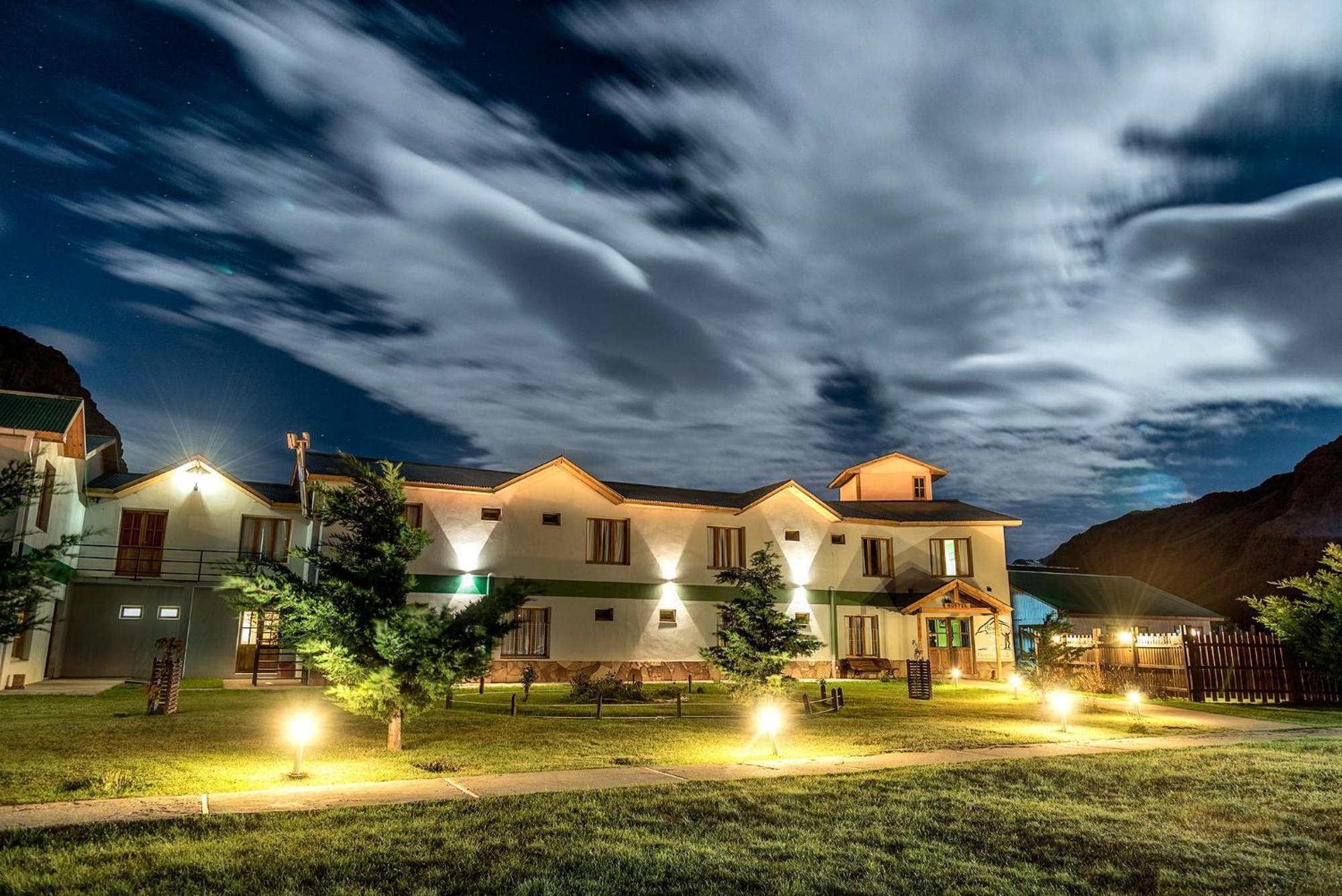 Hostel Pioneros Del Valle เอลชัลเตน ภายนอก รูปภาพ